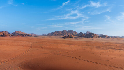 Krajobrazy, formacje skalne i przyroda pustyni Wadi Rum, © Piotr