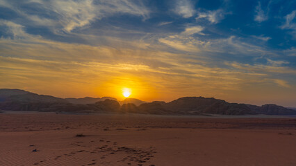 Krajobrazy, formacje skalne i przyroda pustyni Wadi Rum, © Piotr