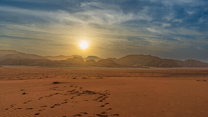 Krajobrazy, formacje skalne i przyroda pustyni Wadi Rum, © Piotr