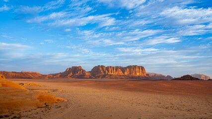 Krajobrazy, formacje skalne i przyroda pustyni Wadi Rum, © Piotr