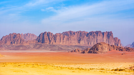 Krajobrazy, formacje skalne i przyroda pustyni Wadi Rum, © Piotr
