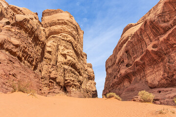 Krajobrazy, formacje skalne i przyroda pustyni Wadi Rum, © Piotr