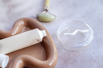 Anti-Age Eye Cream in Marble  Tray