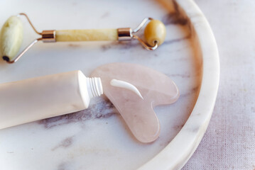 Anti-Age Eye Cream in Marble  Tray