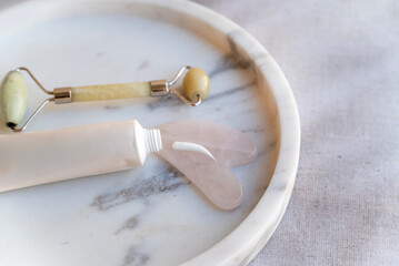 Anti-Age Eye Cream in Marble  Tray