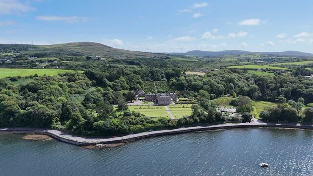 baie et ch&acirc;teau de Bantry en Irlande