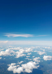 Obraz premium A stunning view of a clear sky with soft clouds, showcasing the vibrant blue hues of the atmosphere.