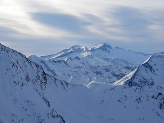 Obraz premium in der Ferne die Hochalmspitze 3360m und die Oberlercherspitze 3107m
