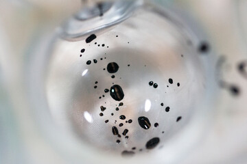 Gotas negras.
