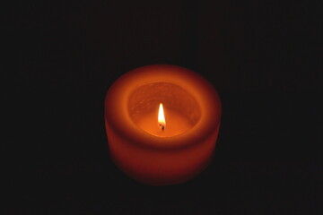 bougie dans le noir