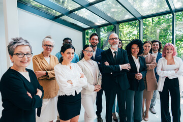 Obraz premium Businessmen and businesswomen making a corporate party after the business conference to celebrate the year goals and achievements.