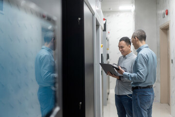 Fototapeta premium engineer working in data center