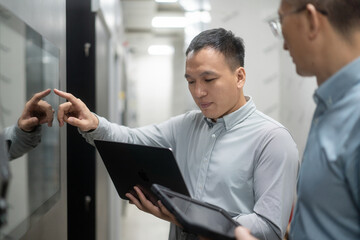 Fototapeta premium engineer working in data center