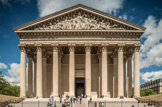 paris france city street views on sunny day