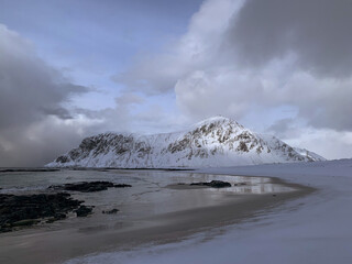 Bucht im Winter auf den Lofoten 
