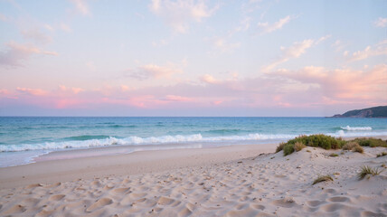 Obraz premium Soft sandy beach with gentle waves at sunset