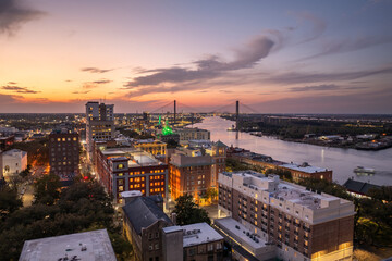 Obraz premium Savannah, Georgia. Urban landscape of old historical city. USA cityscape at sunset