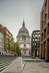 Obraz premium St Pauls Cathedral in London on cloudy day
