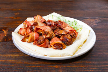 Savory dish with bacon-wrapped mushrooms and flatbread