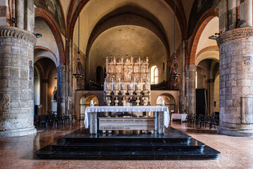 Milano, interno basilica Sant Eustorgio