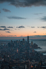 Skyline von New York City bei Sonnenuntergang