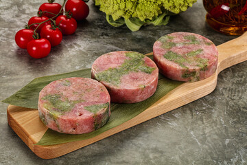 Raw Tuna medallion with broccoli