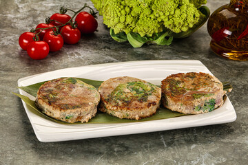 Roasted tuna medallion with broccoli