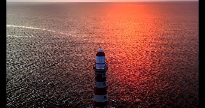 Roker Lighthouse close clockwise sunrise 4K