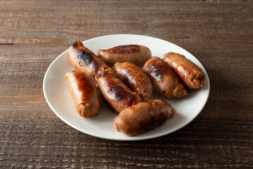 A view of several longanisa, on a plate.