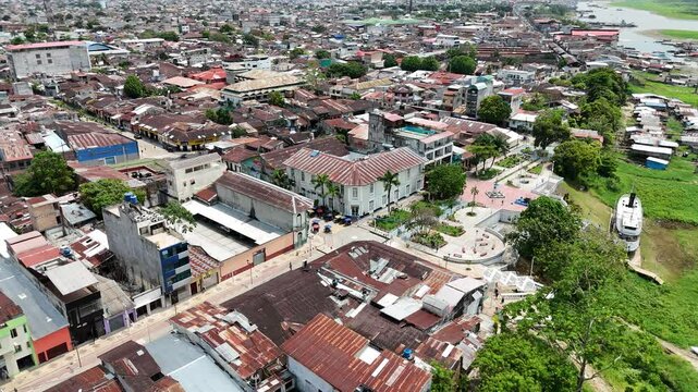 IQUITOS PERU AMAZONAS RIO CIUDAD SELVA