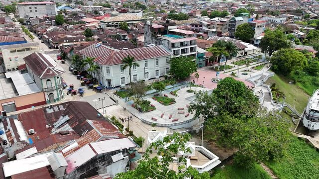 IQUITOS PERU AMAZONAS RIO CIUDAD SELVA