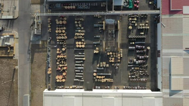 Vista a&eacute;rea de almac&eacute;n de carretes industriales 