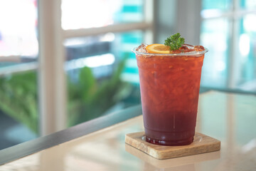 fresh lemon ice tea with lemon slice