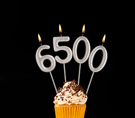 Candles forming the number 6500 - Number of views, views or followers.