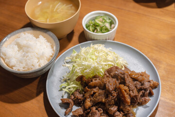 和食の朝食セット、白ご飯と味噌汁と健康的なおかず