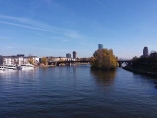 canal in frankfurt am main