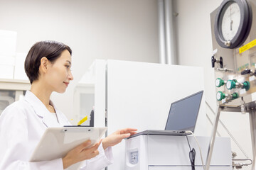 研究室　開発　実験室　臨床検査　バイオテクノロジー　新薬