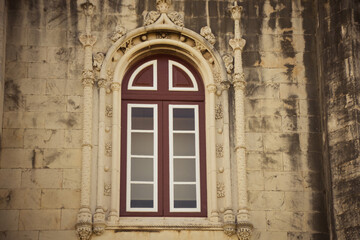 Close-up of a single Gothic window at Jerónimos Monastery, Lisbon.