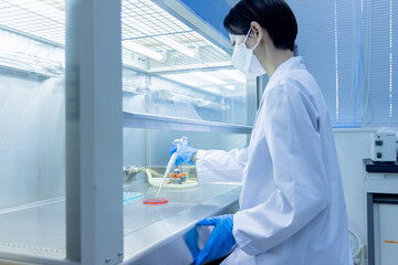 研究室　開発　実験室　臨床検査　バイオテクノロジー　新薬