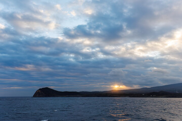 美しい伊豆大島岡田港の夜明け。

東海汽船東京湾〜伊豆諸島航路のさるびあ丸船上にて。
2024
