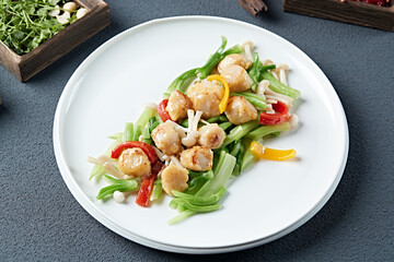 Stir-fried scallops with Chinese kale, bell pepper and lily bulb