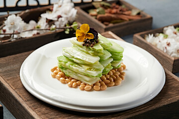 Mix soybeans and mustard greens with pepper and salt water