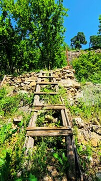 Springtime hiking in Selin village offers stunning green landscapes, fresh air, and a perfect chance to reconnect with nature in the heart of Kurdistan.
📍Selin (Slene), Hawraman Takht - Kurdistan 