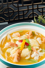 Colorful pepper and loofah soup with winter bamboo shoots, fish maw and prawns