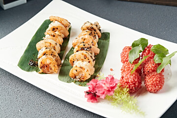 Sea prawns cooked in perilla sauce, deep-fried lychee shrimp balls