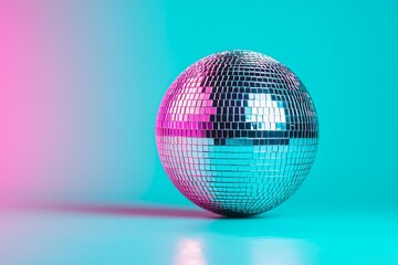 Obraz premium A vibrant disco ball reflecting colorful light in a dynamic atmosphere.