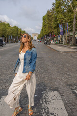 Fototapeta premium young adult posing in front of Arc de Triomphe