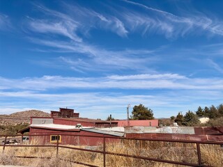 Obraz premium Rustic, weathered western red barn in Arizona with metal roofing