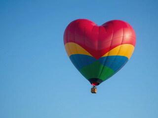 Naklejka premium Hot Air Balloon with heart shape
