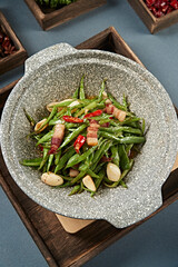 Garlic-flavored pork belly with garlic and shredded beans in stone pot